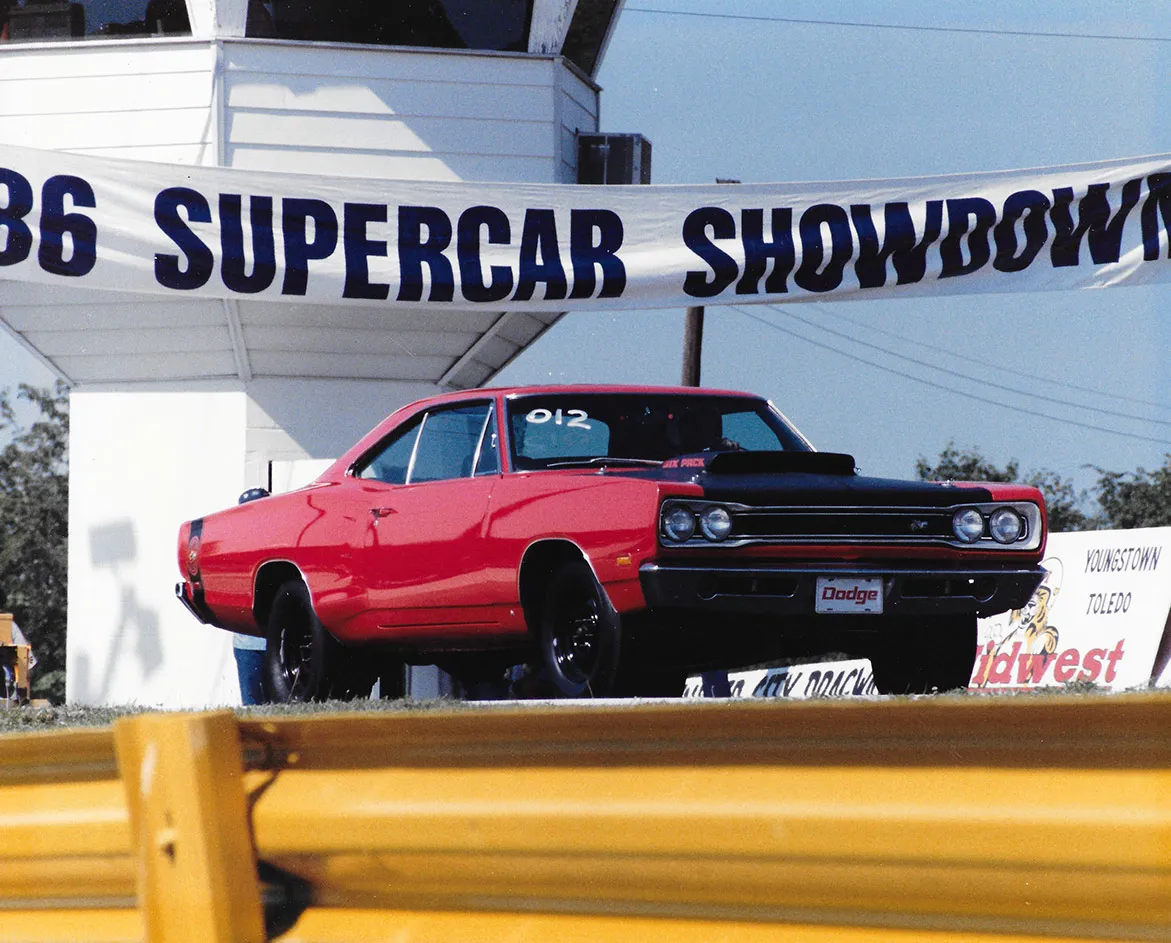 Super Bee Six Pack detail