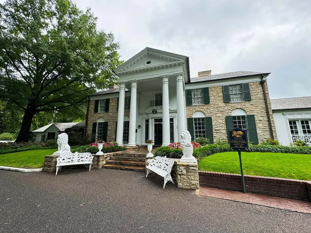 The front porch of Graceland where tourists gather.