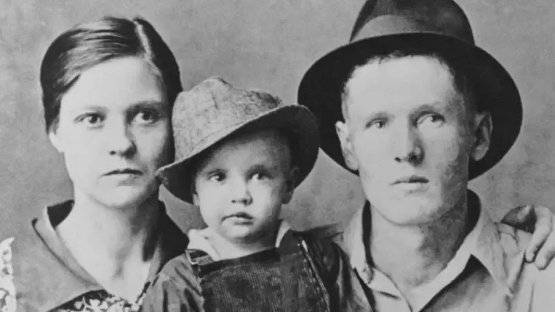 Elvis with his parents, Gladys and Vernon Presley, in 1937
