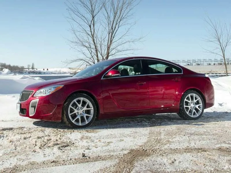 2016 Buick Regal side view ・ Photo by Buick