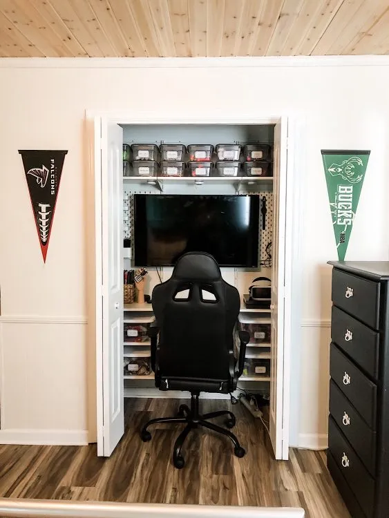 Closet gaming nook for teens
