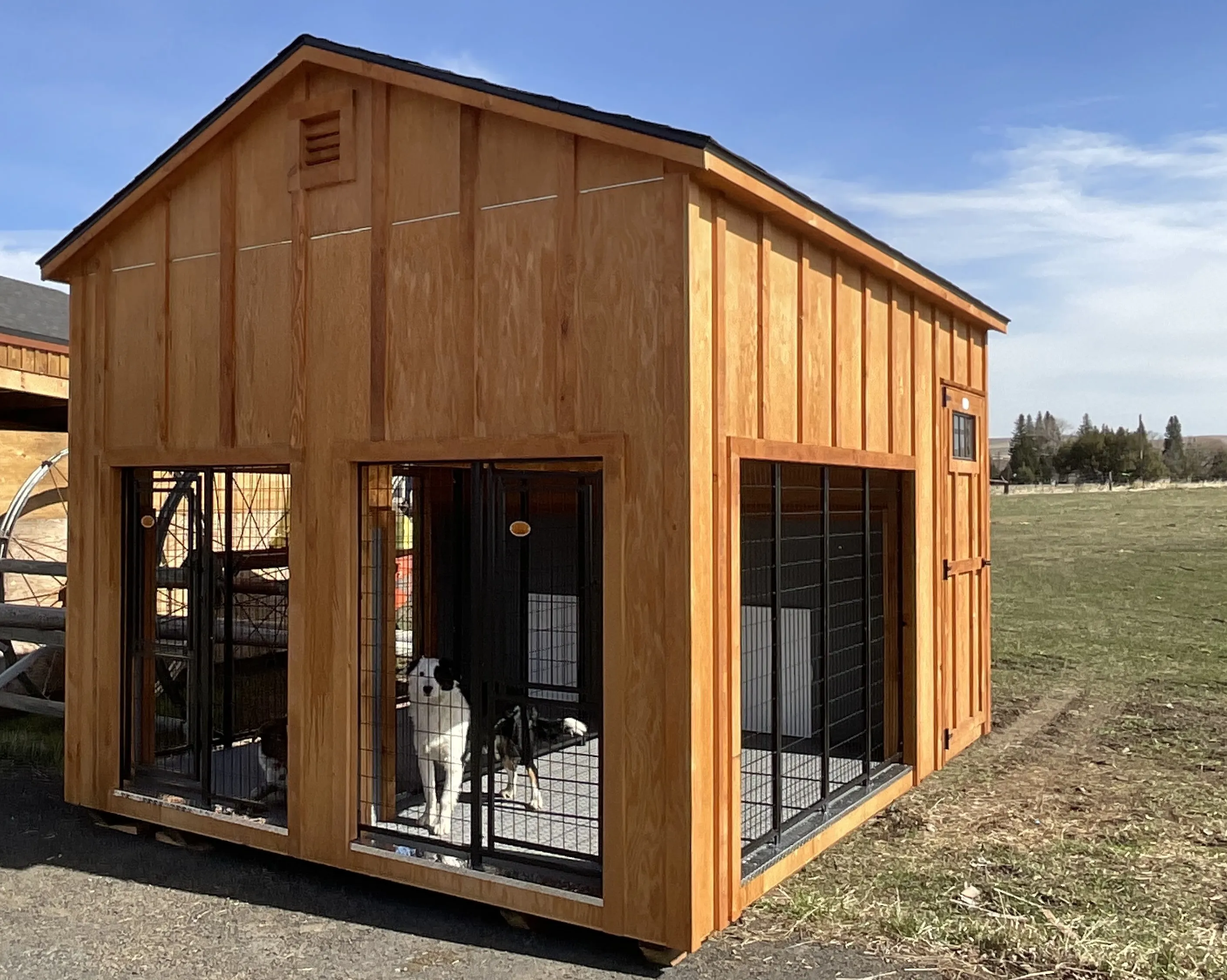 Customizable dog kennel design showing partition options and versatile layout possibilities