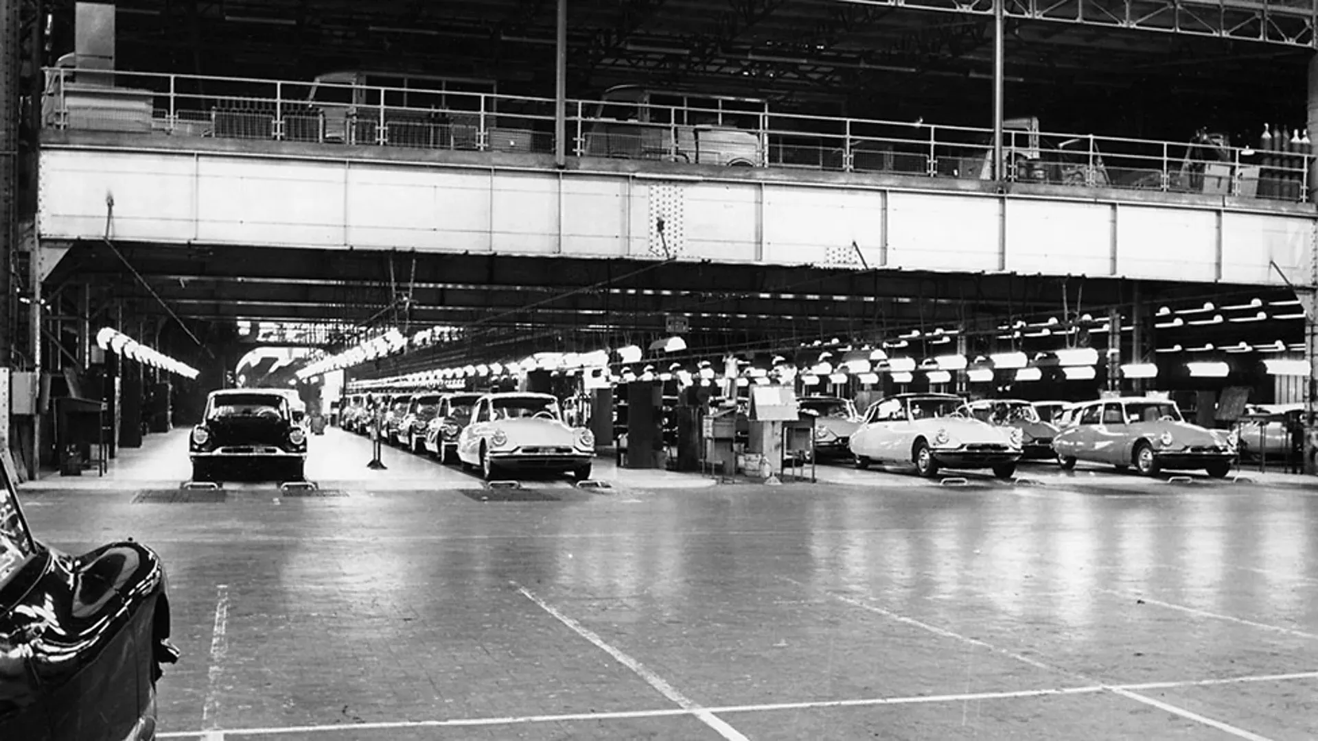 DS production peaked in 1970, with nearly 1.5m cars built all over the world (Heritage Image Partnership Ltd / Alamy)