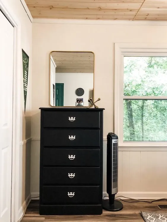 Teen room dresser layout