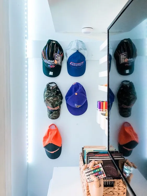 Teen room hat storage