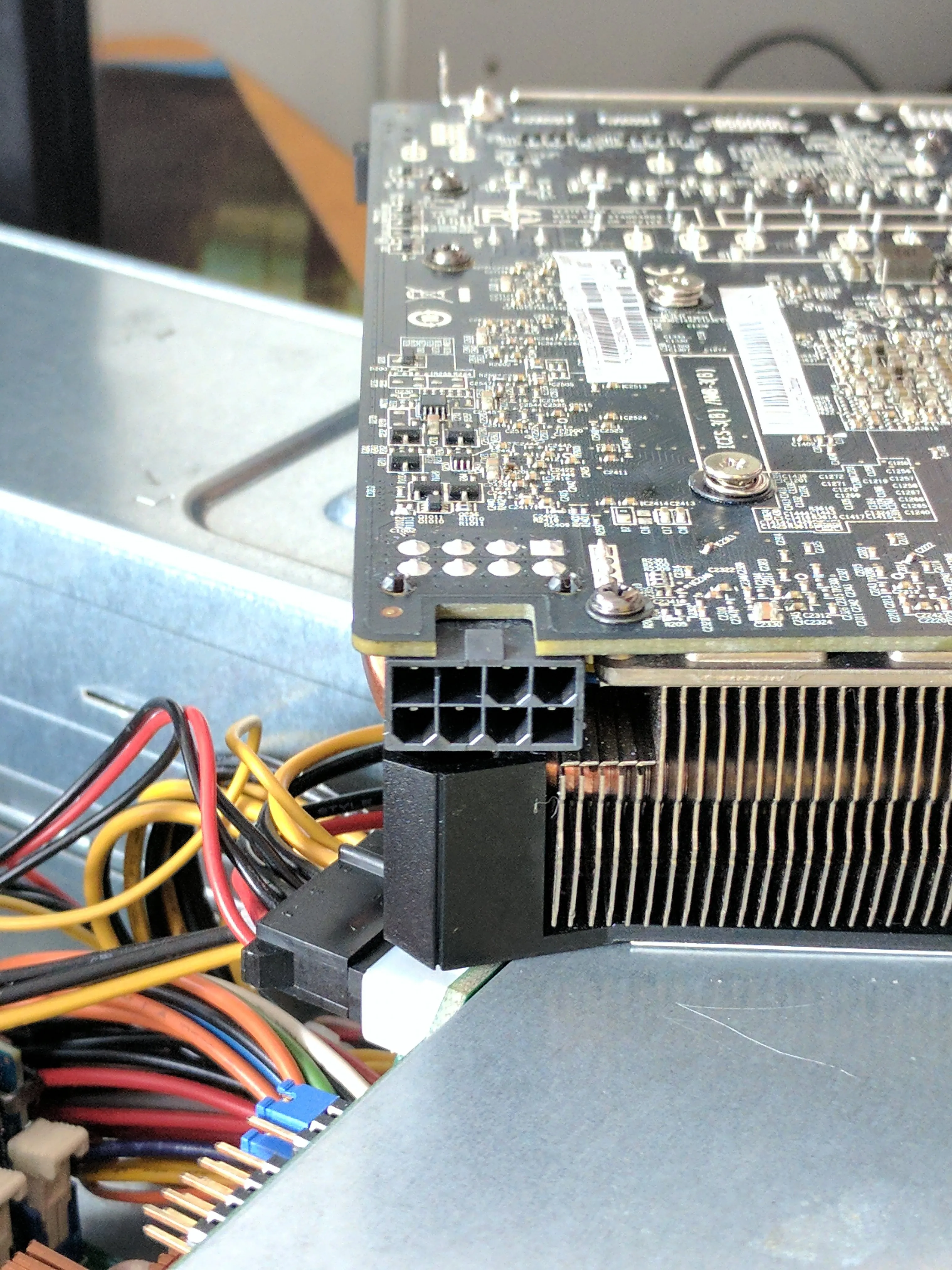 Custom 8-pin PCIe connector for GPU