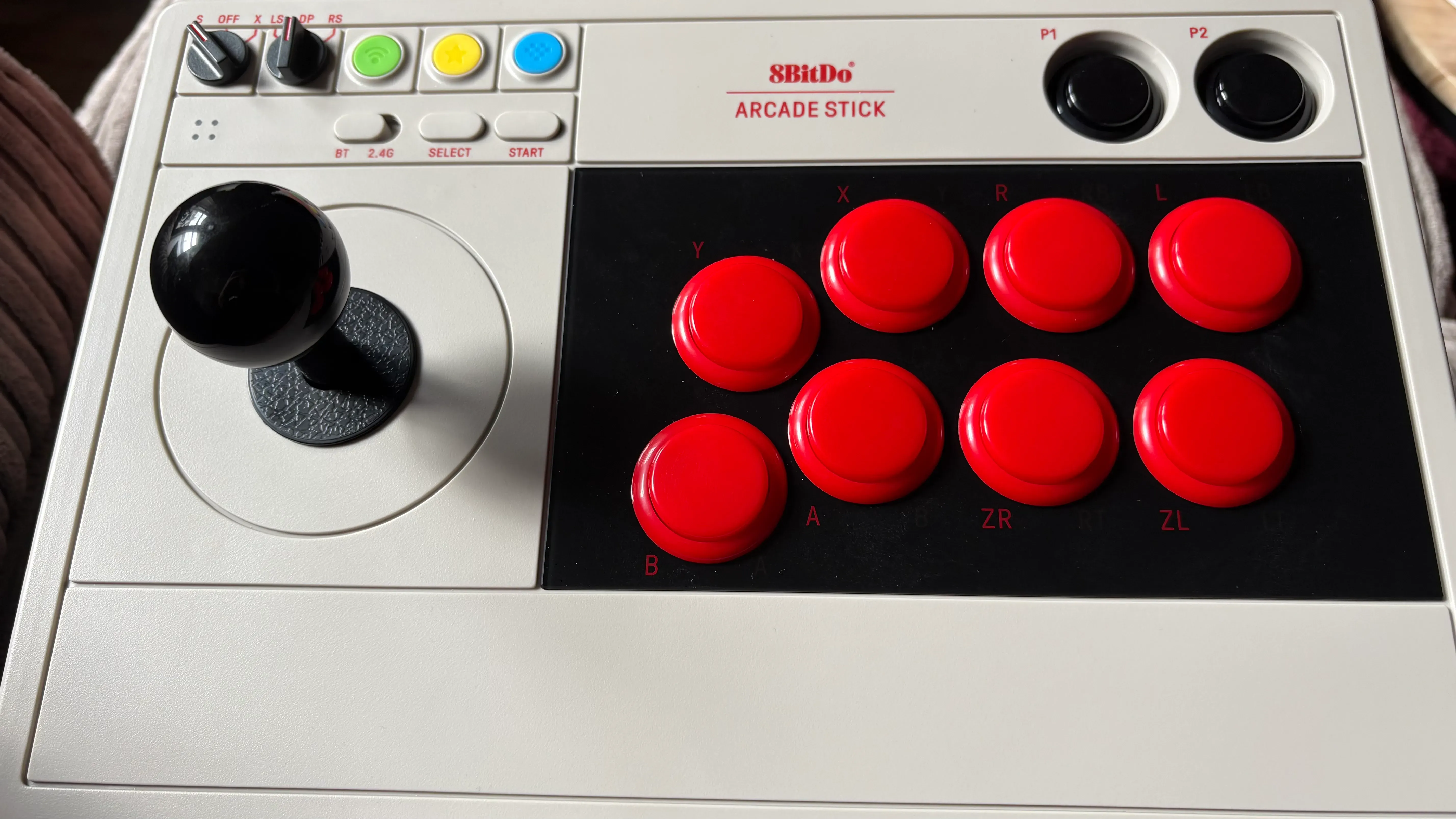 Compact and affordable arcade stick with wireless connectivity
