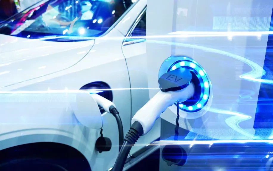 Hybrid and electric vehicle technology training module for automotive students