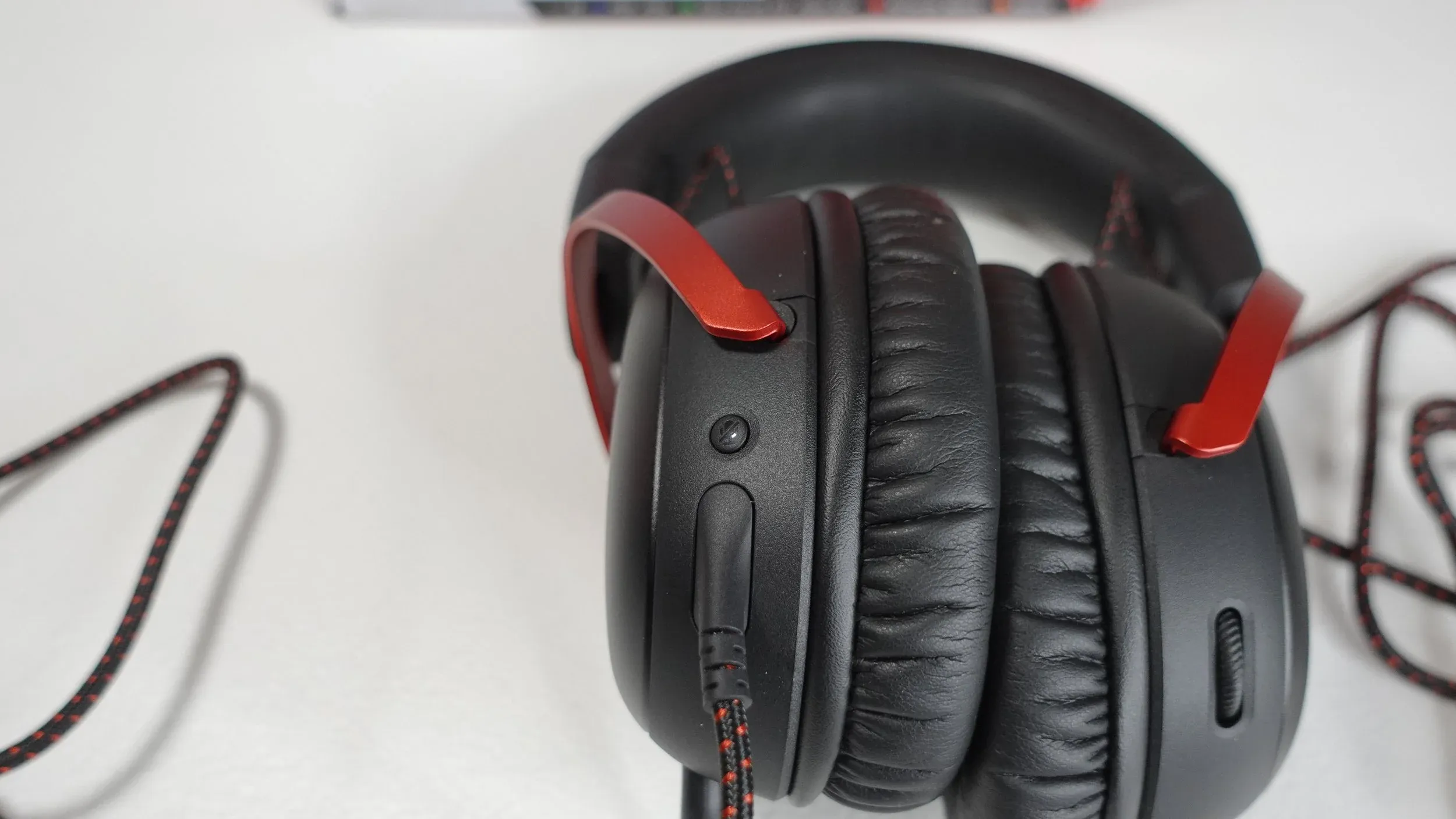 Cloud Alpha and Cloud III build comparison showing headset structure and materials