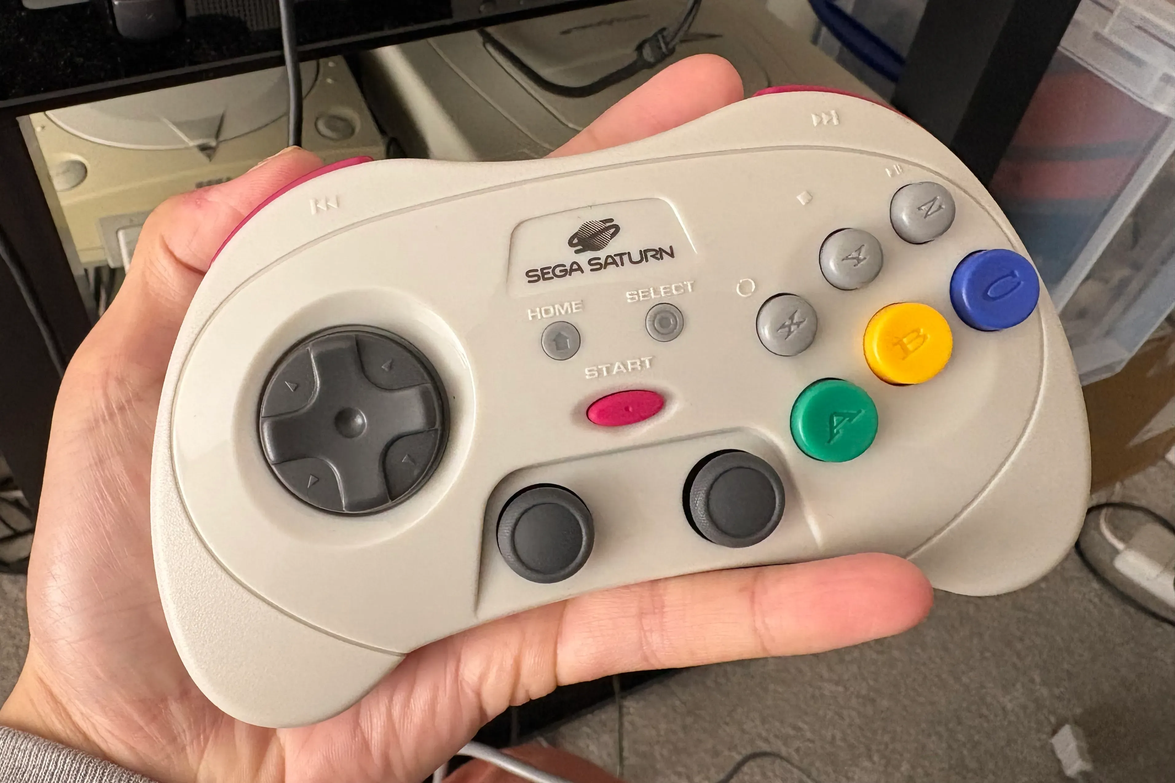 Wireless Saturn-style controller with Hall-effect sticks and 2.4GHz connectivity