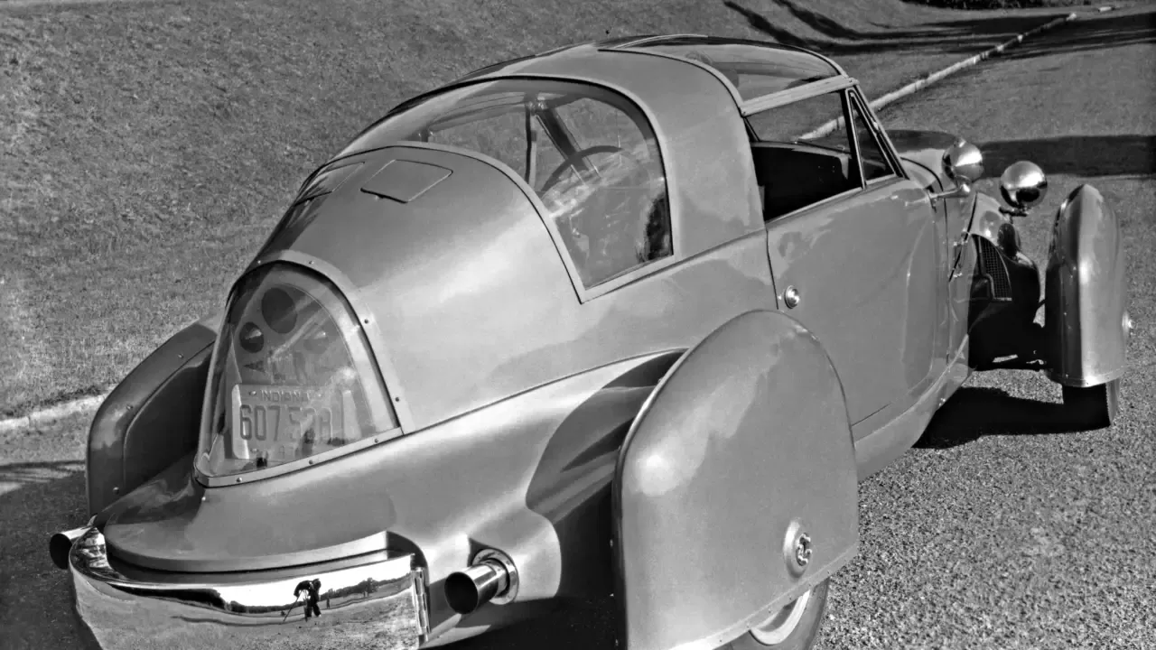 The 1948 Tasco prototype, the first car to feature removable T-top roof panels separated by a central bar