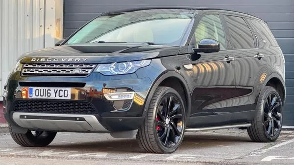 Front view of Land Rover Discovery Sport highlighting grille and LED headlights