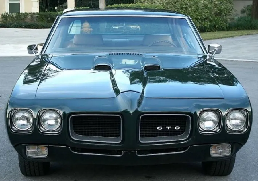 1970 Pontiac GTO front-end design showcasing the integrated Endura rubber bumper and grille system