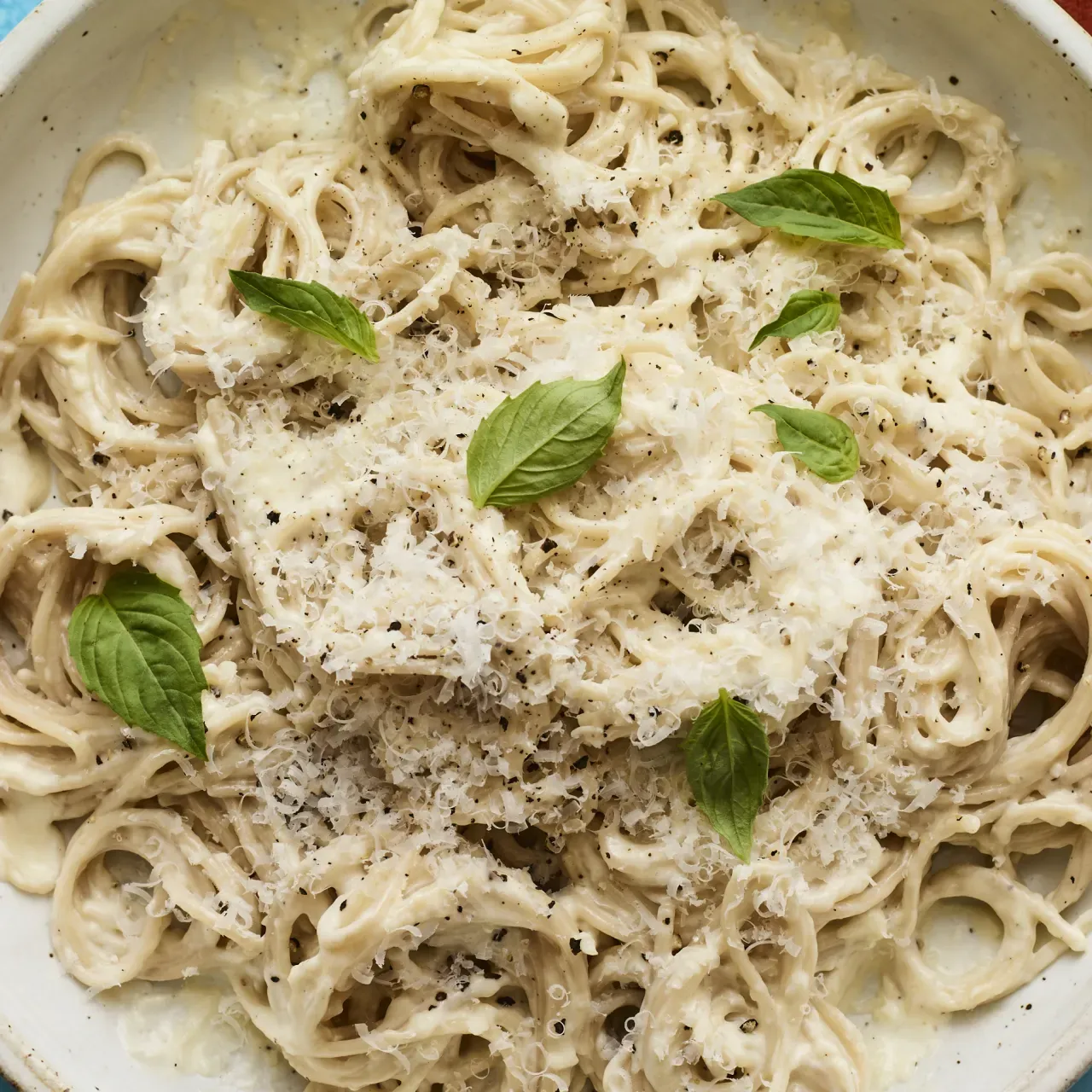 Creamy Garlic Alfredo Pasta with a smooth, velvety sauce