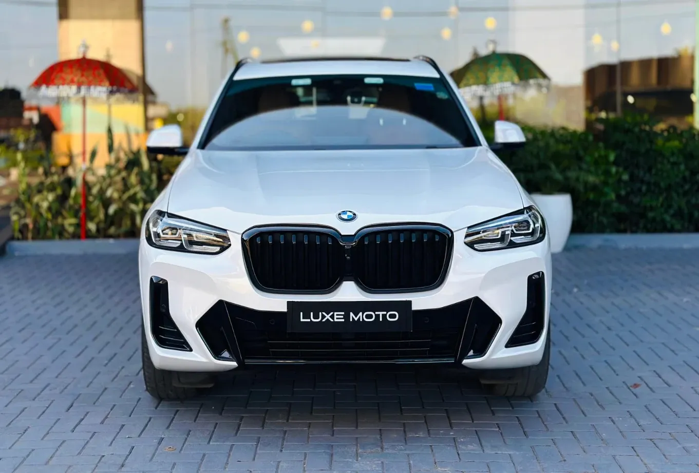 White BMW X3 30i M Sport with sporty design