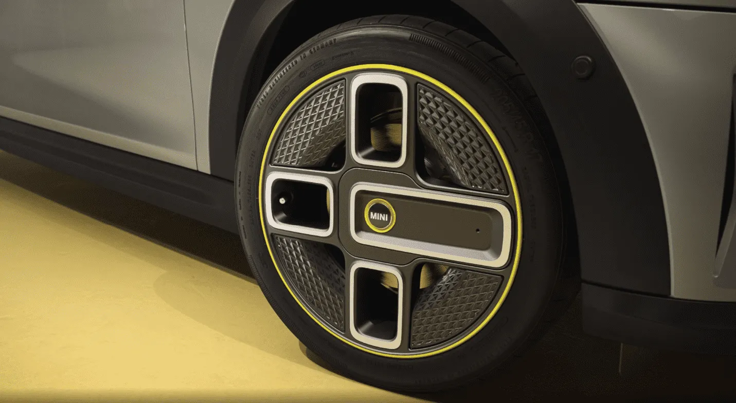 Safety features highlighted through dashboard and sensors