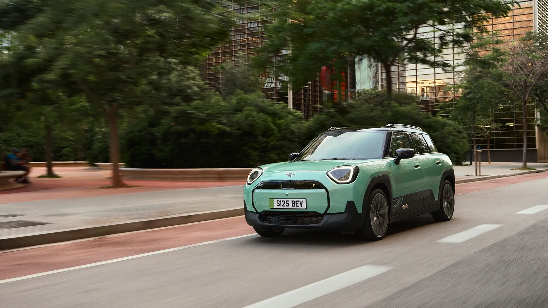 All-electric MINI Aceman crossover highlighting its bold new design and electric powertrain