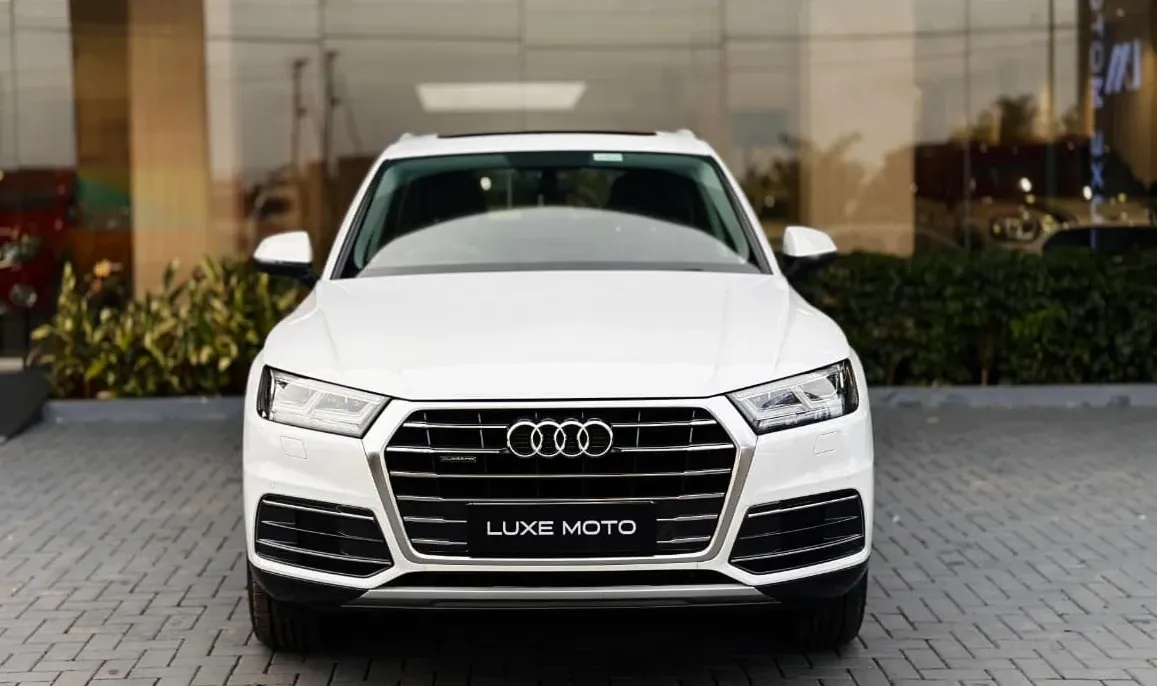 White Audi Q5 35 TDI Quattro with modern design
