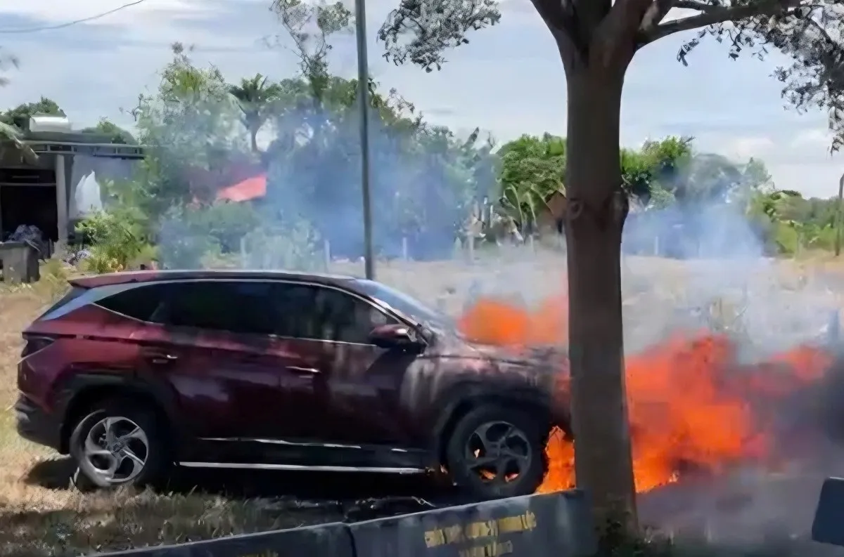 Hyundai Tucson catches fire during owner's wedding in Quang Tri