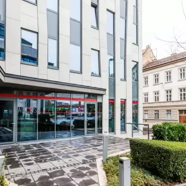 Alexis Étterem Mészáros dining area in Budapest's 1st district near Castle Hill
