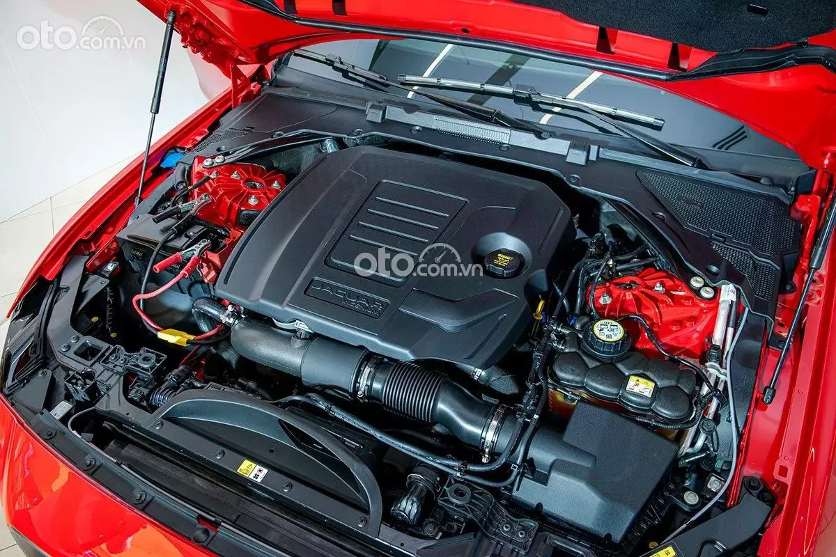 Jaguar XE turbocharged 2.0L engine performance unit