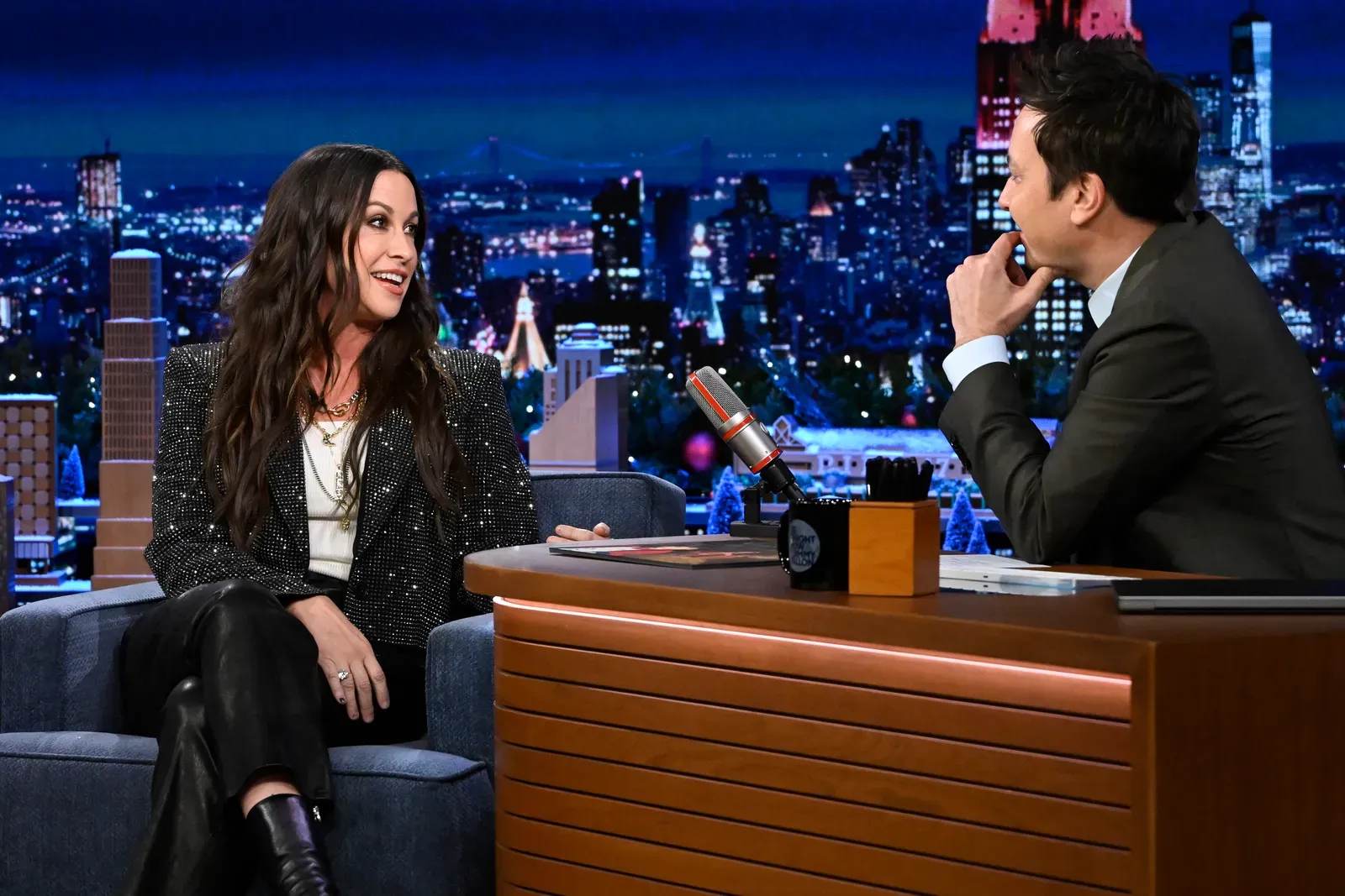 Alanis Morissette with tousled, cool-girl waves