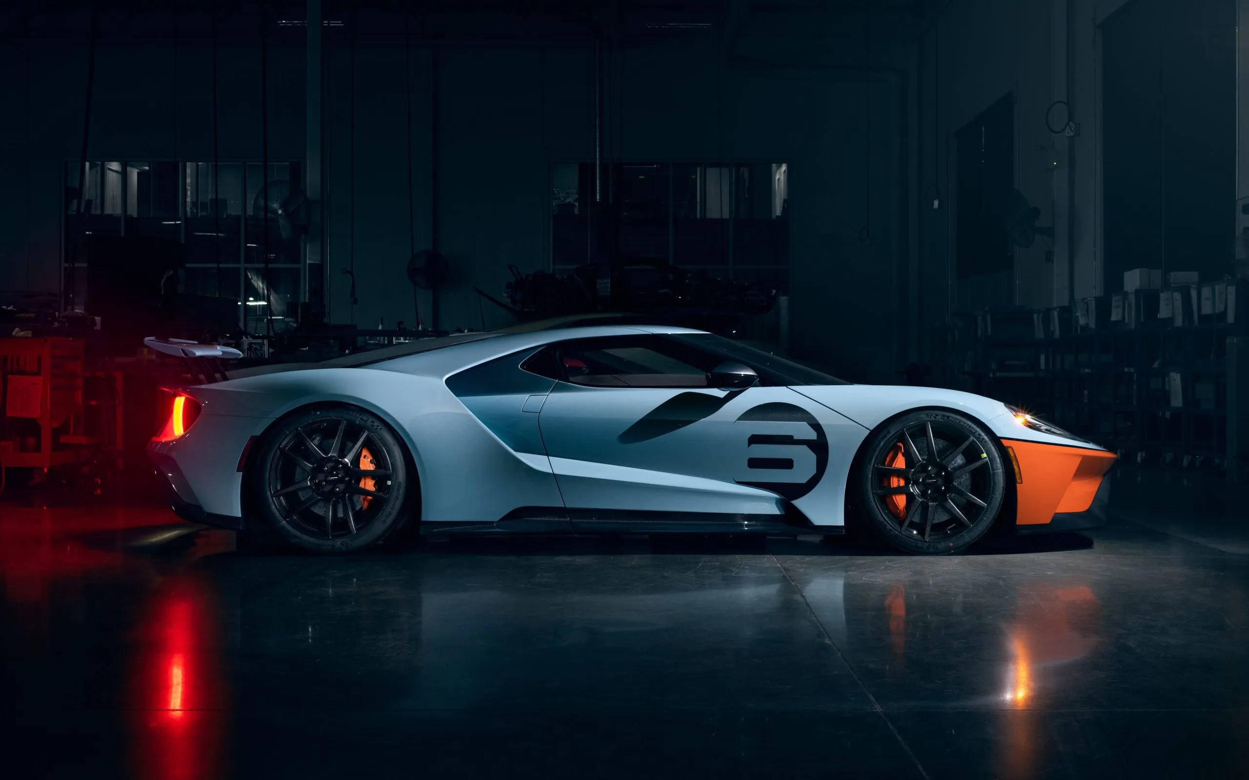 Ford GT with carbon-fiber bodywork inspired by Le Mans race cars