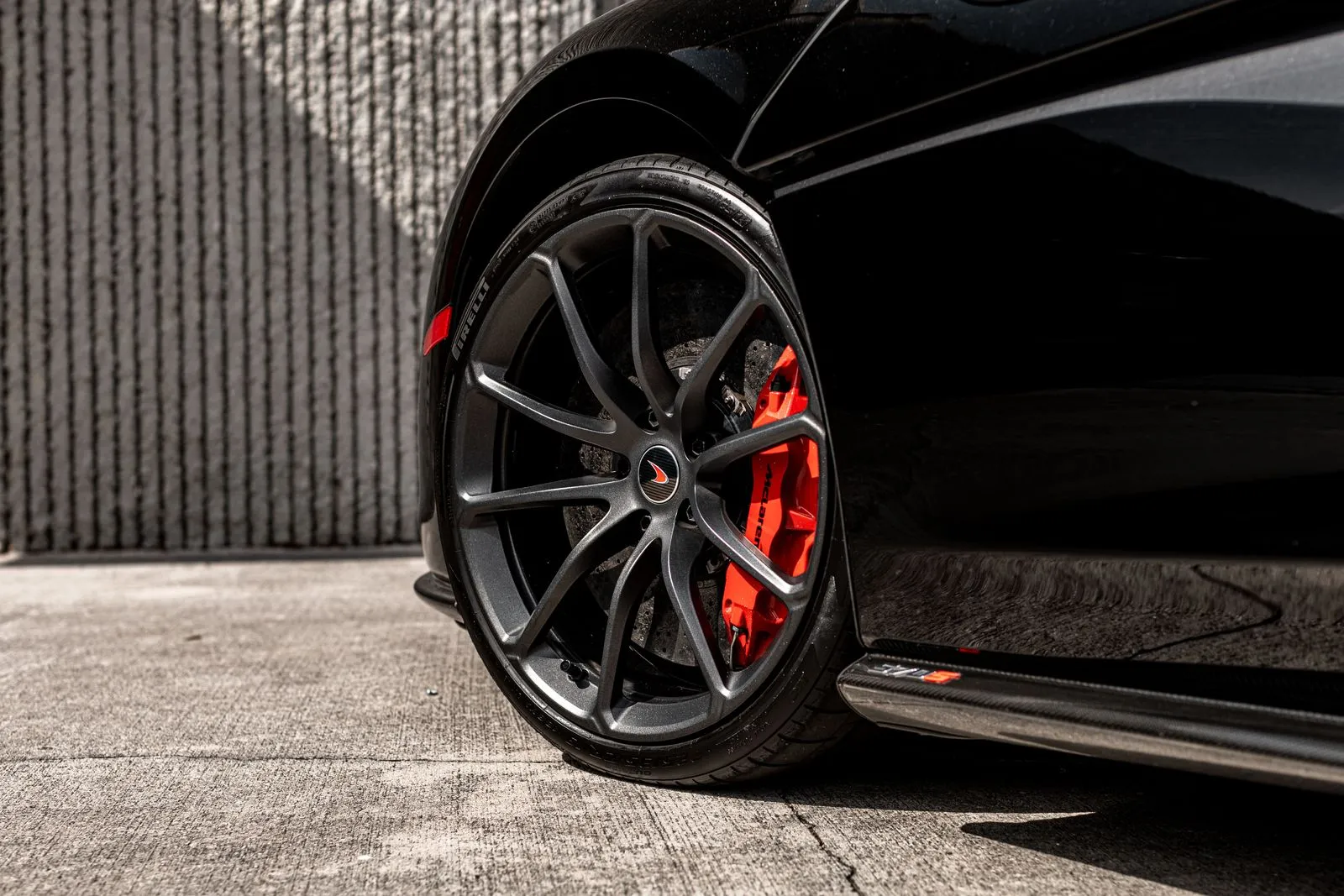 McLaren 570S wheel design and lightweight alloy construction
