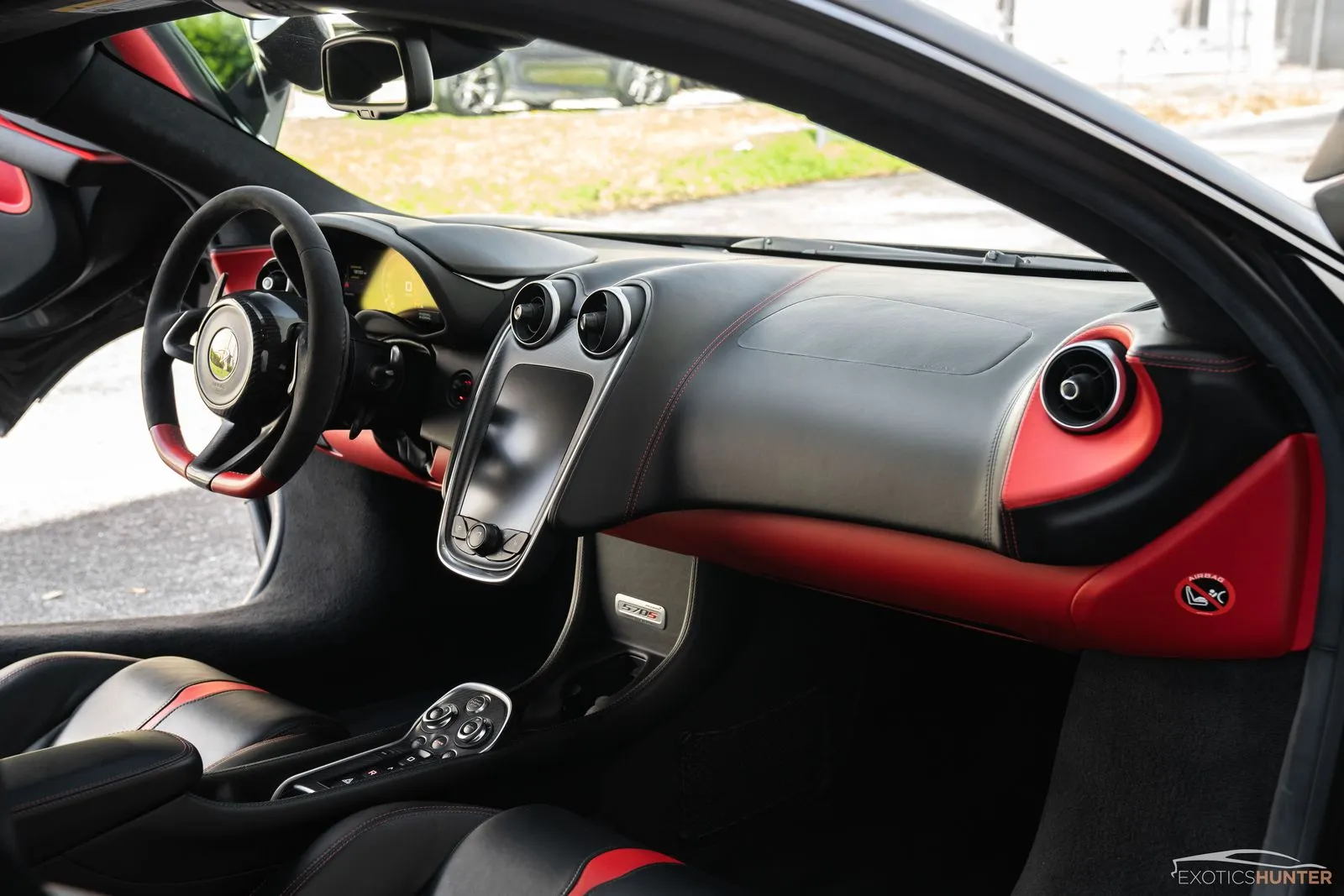 McLaren 570S Spider convertible with retractable hardtop</br>