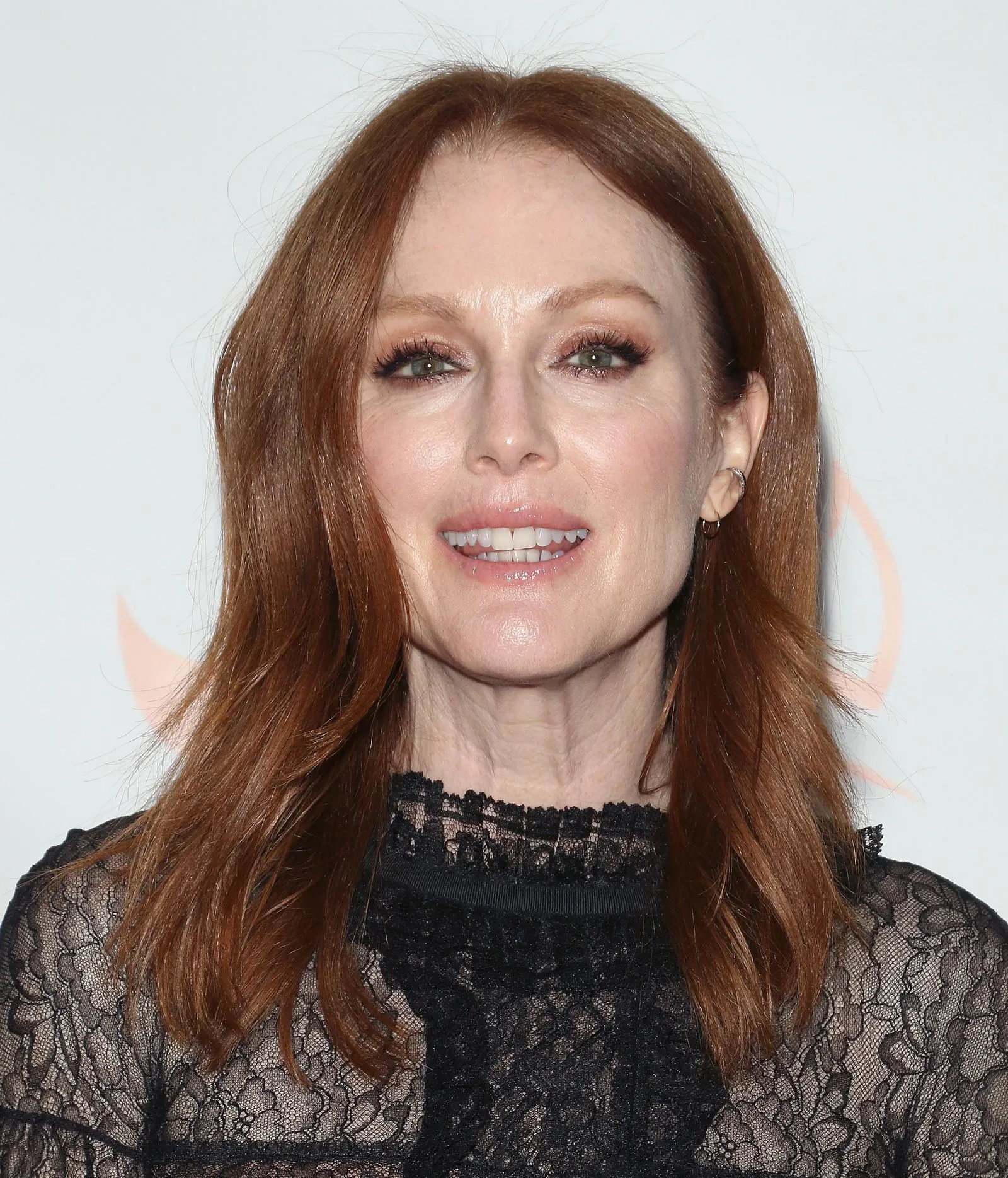 Julianne Moore with face-framing layers and added volume