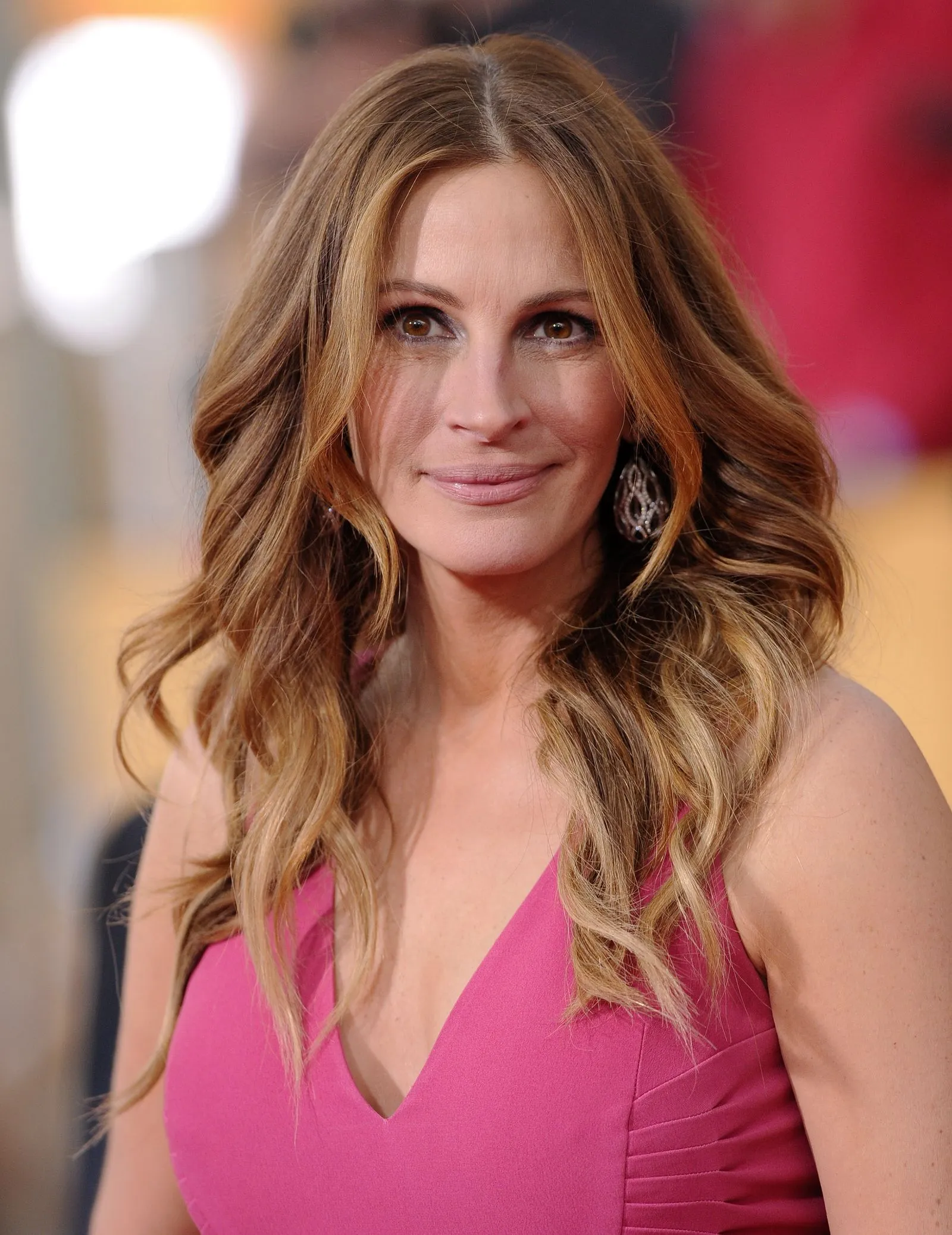 Julia Roberts with loose, bouncy curls