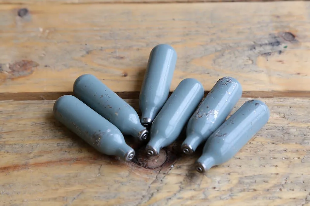 A nitrous oxide canister associated with NOS use and balloon inhalation